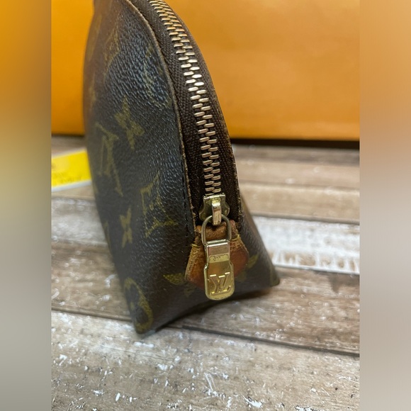 Louis Vuitton Pouch - Picture 4 of 16